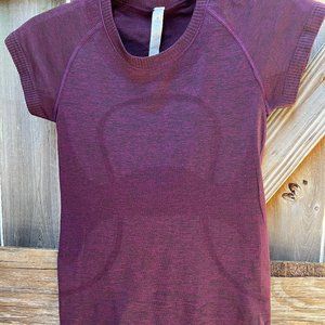 Lululemon fitted wicking layer in burgundy